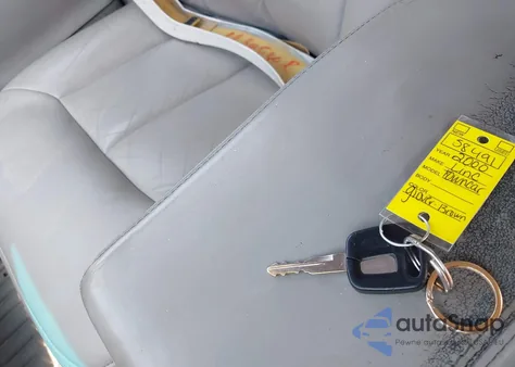 2000 Lincoln Town Car Cartier from USA, damaged, VIN 1LNHM83W2YY923563